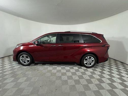 2022 Toyota Sienna Limited 7-Passenger