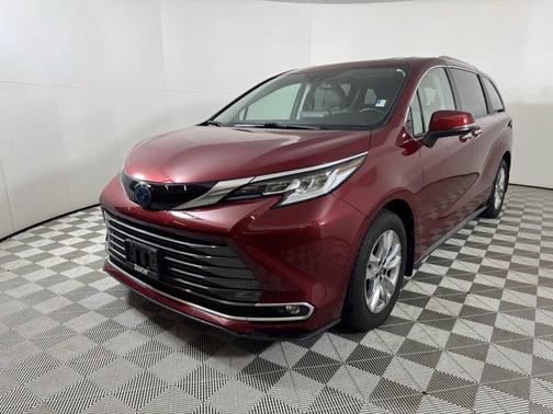 2022 Toyota Sienna Limited 7-Passenger