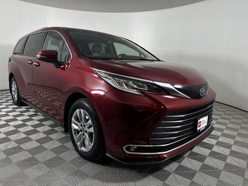 2022 Toyota Sienna Limited 7-Passenger