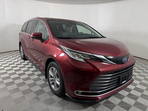 2022 Toyota Sienna Limited 7-Passenger