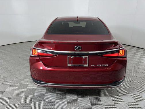2023 Lexus ES 250 Base