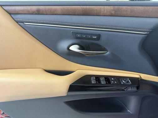 2023 Lexus ES 250 Base