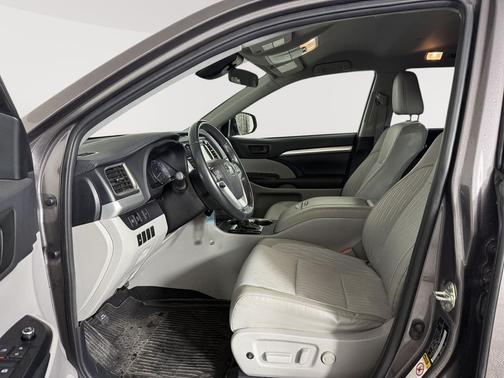 Predawn Gray Mica 2019 Toyota Highlander LE Plus