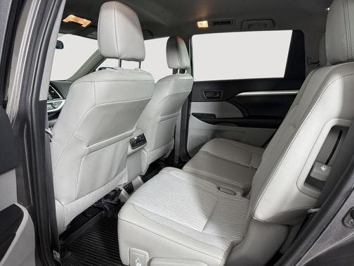 Predawn Gray Mica 2019 Toyota Highlander LE Plus