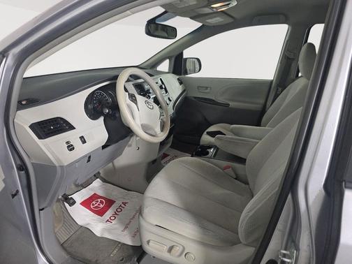 2012 Toyota Sienna LE
