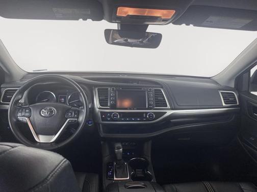 Predawn Gray Mica 2017 Toyota Highlander SE