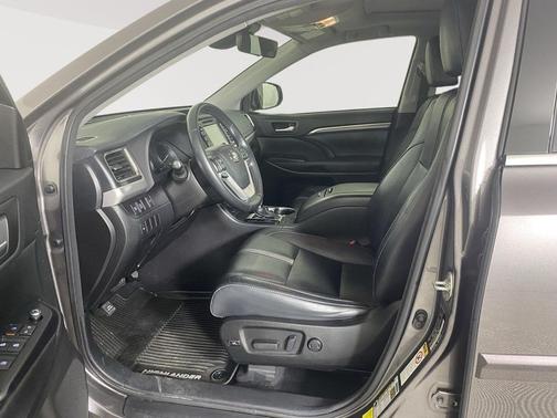 Predawn Gray Mica 2017 Toyota Highlander SE