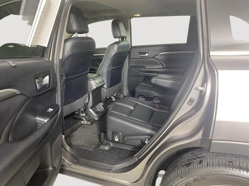Predawn Gray Mica 2017 Toyota Highlander SE