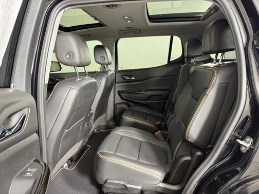 2022 GMC Acadia AWD AT4