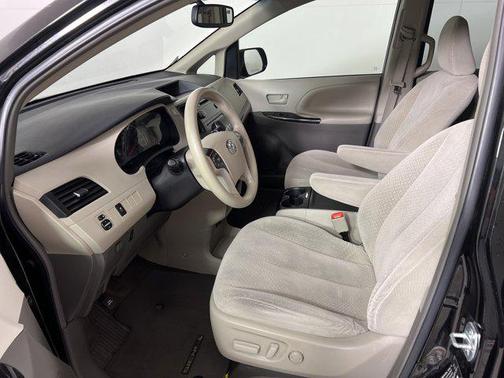 2014 Toyota Sienna LE