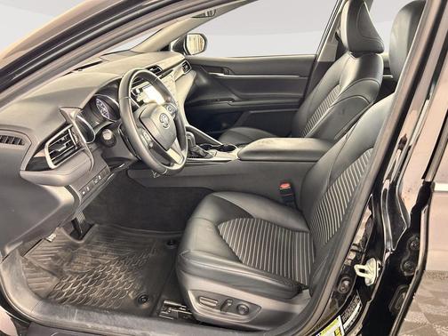 Midnight Black Metallic 2020 Toyota Camry SE