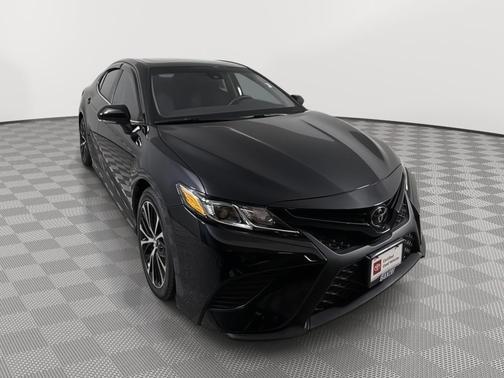 Midnight Black Metallic 2020 Toyota Camry SE