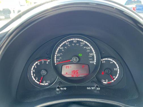 2014 Volkswagen Beetle Auto 1.8T Entry