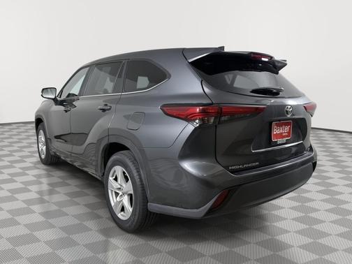 Magnetic Gray Metallic 2023 Toyota Highlander LE