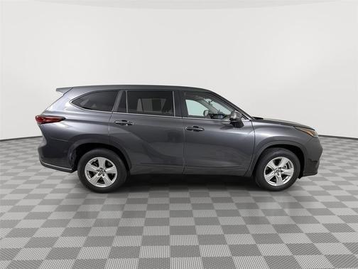 Magnetic Gray Metallic 2023 Toyota Highlander LE