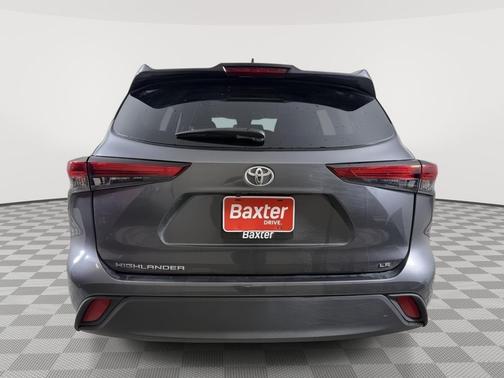 Magnetic Gray Metallic 2023 Toyota Highlander LE