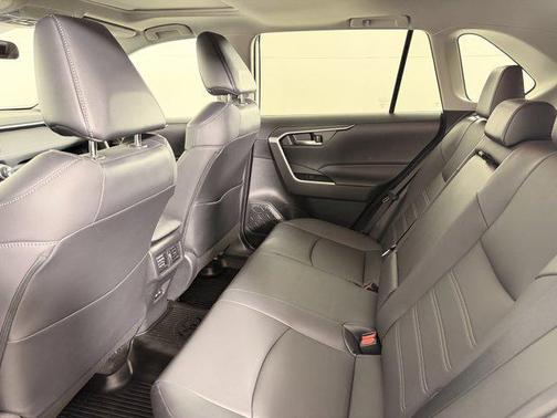 2021 Toyota RAV4 Hybrid XLE Premium