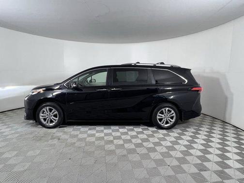 2022 Toyota Sienna Platinum 7 Passenger