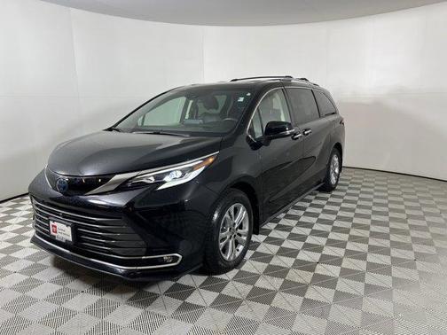2022 Toyota Sienna Platinum 7 Passenger