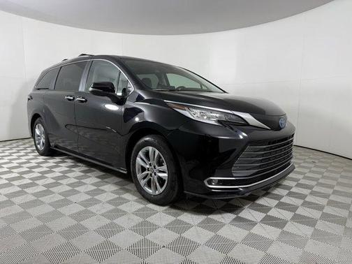 2023 Toyota Sienna Limited 7-Passenger
