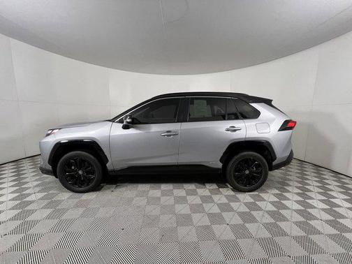 2022 Toyota RAV4 Hybrid SE