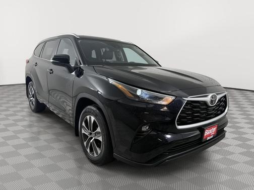 Midnight Black Metallic 2023 Toyota Highlander XLE