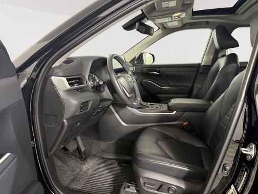 Midnight Black Metallic 2023 Toyota Highlander XLE