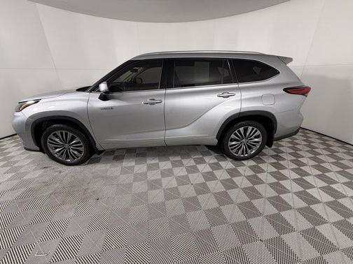 2020 Toyota Highlander Hybrid Platinum
