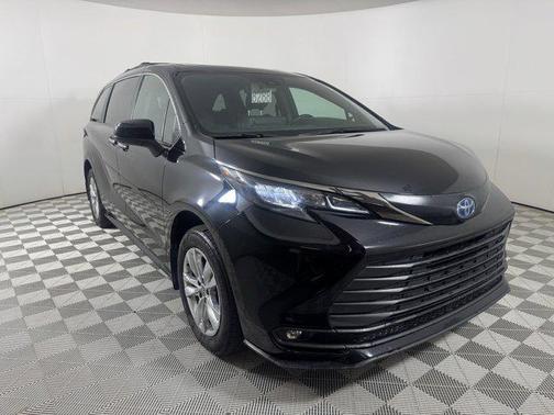 2023 Toyota Sienna Woodland Edition
