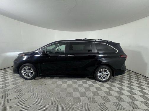 2023 Toyota Sienna Woodland Edition