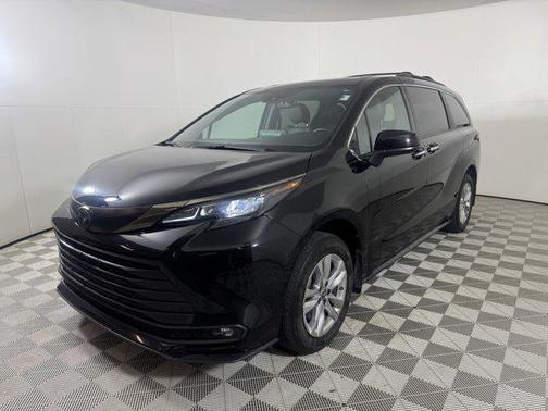 2023 Toyota Sienna Woodland Edition