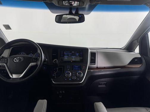 2017 Toyota Sienna Limited Premium