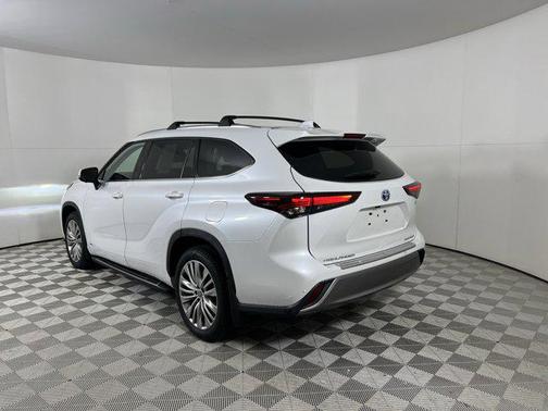 2024 Toyota Highlander Hybrid Platinum