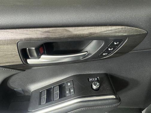 2025 Toyota Highlander Hybrid Platinum