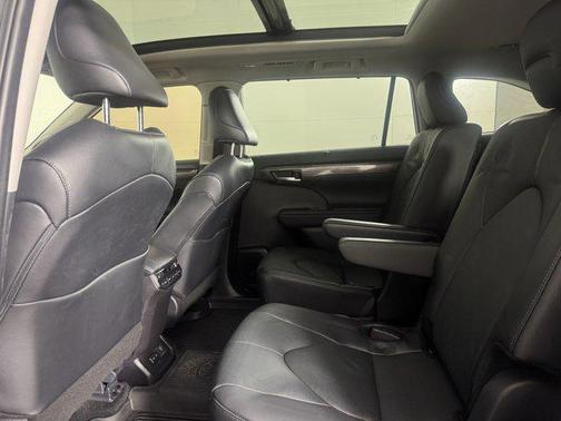 2025 Toyota Highlander Hybrid Platinum