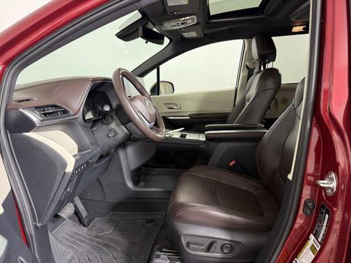 2021 Toyota Sienna Platinum 7 Passenger