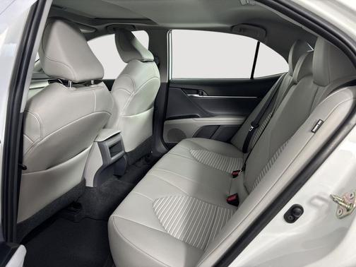 Super White 2020 Toyota Camry SE