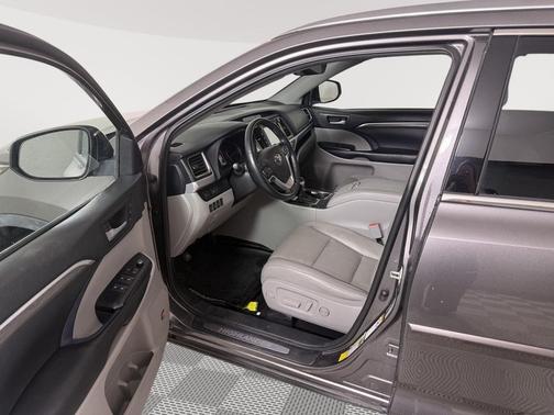 Predawn Gray Mica 2019 Toyota Highlander Hybrid Platinum