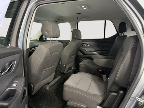 Satin Steel Metallic 2021 Chevrolet Traverse LT Cloth