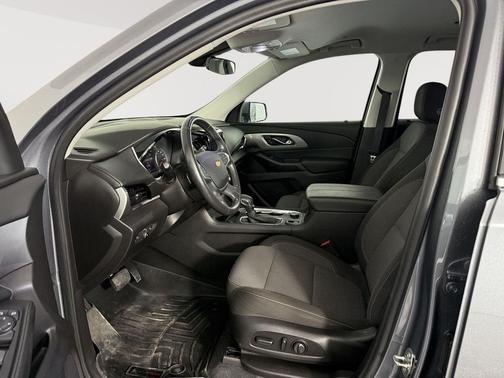 Satin Steel Metallic 2021 Chevrolet Traverse LT Cloth