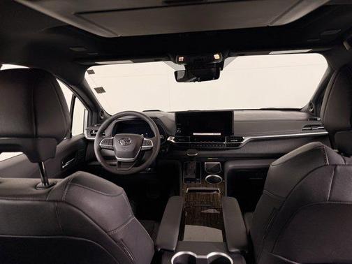 2025 Toyota Sienna Platinum 7 Passenger