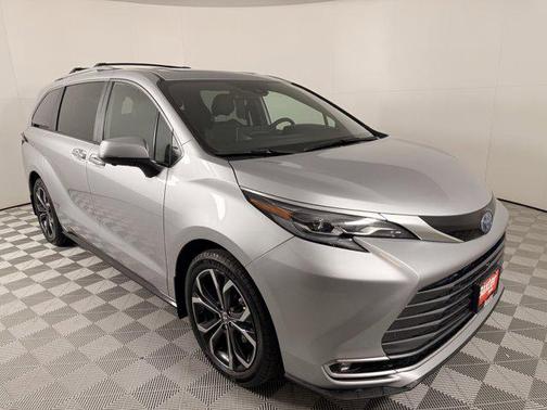 2025 Toyota Sienna Platinum 7 Passenger