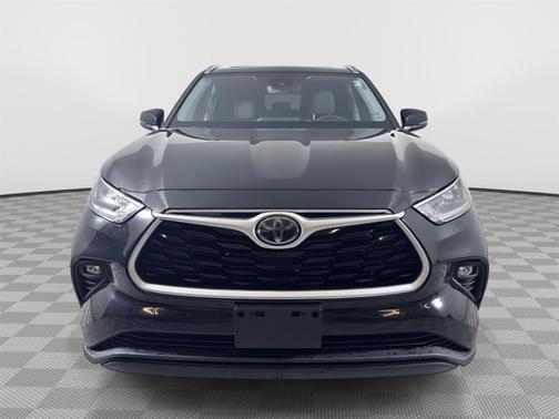 Midnight Black Metallic 2020 Toyota Highlander XLE