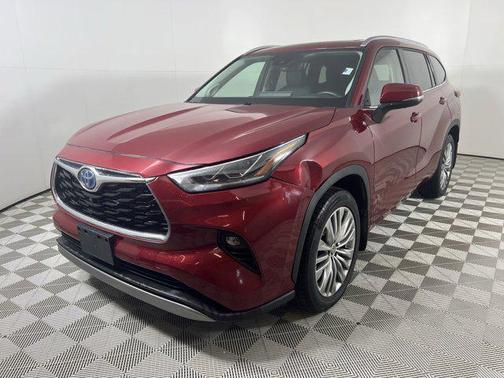 2022 Toyota Highlander Hybrid Platinum