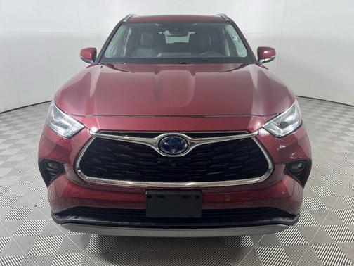 2022 Toyota Highlander Hybrid Platinum