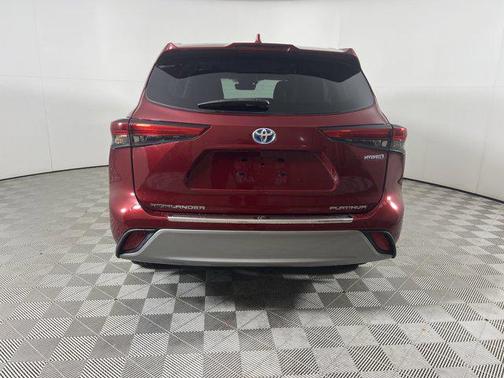 2022 Toyota Highlander Hybrid Platinum