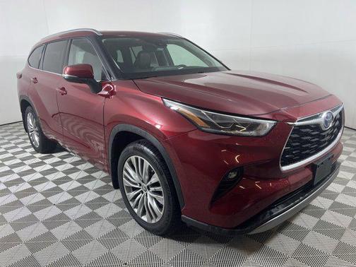 2022 Toyota Highlander Hybrid Platinum