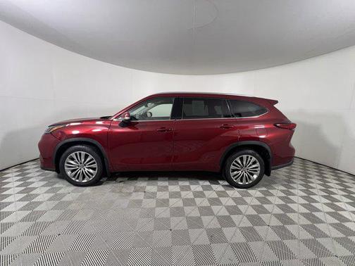 2022 Toyota Highlander Hybrid Platinum