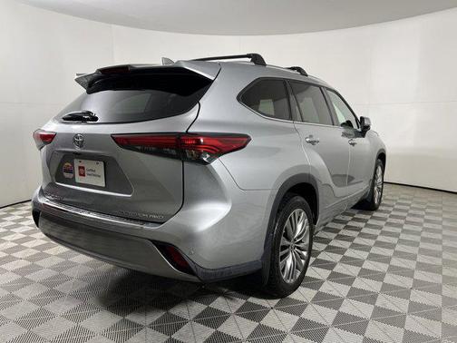 2022 Toyota Highlander Platinum