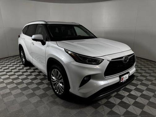 2023 Toyota Highlander Platinum